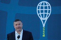 Кафельников поддержал сменивших спортивное гражданство теннисистов