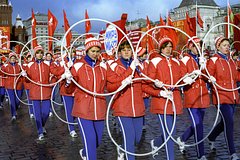 Путин поддержал идею возродить проведение спортивных парадов на Красной площади