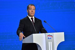 Медведев прокомментировал интервью Путина американскому журналисту Карлсону