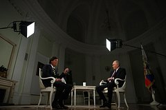Начало интервью Путина Карлсону с исторической части объяснили